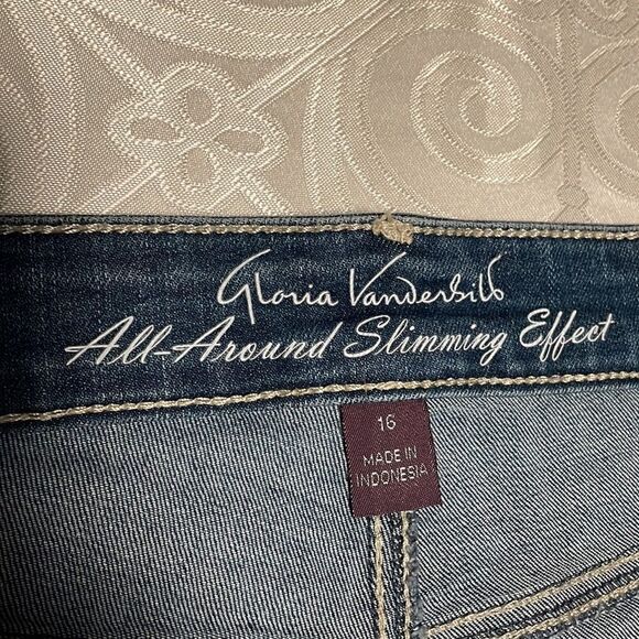 Gloria Vanderbilt All-around Slimming Effect button fly Rail Straight crops 16 - Picture 12 of 15